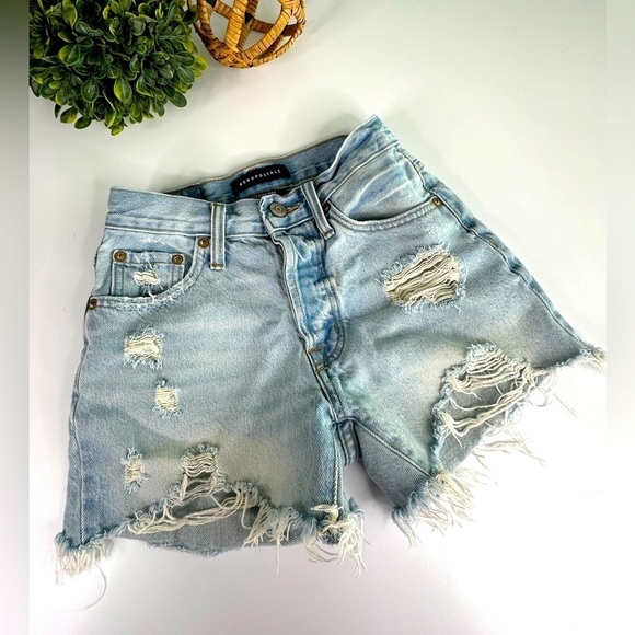 Aeropostale 90s High Rise Cut-Off Light Wash Jean Shorts Size 000 - Picture 1 of 11